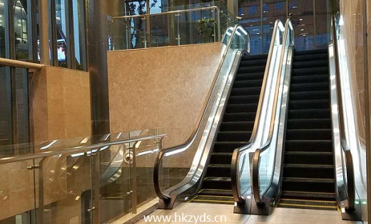 滚梯口